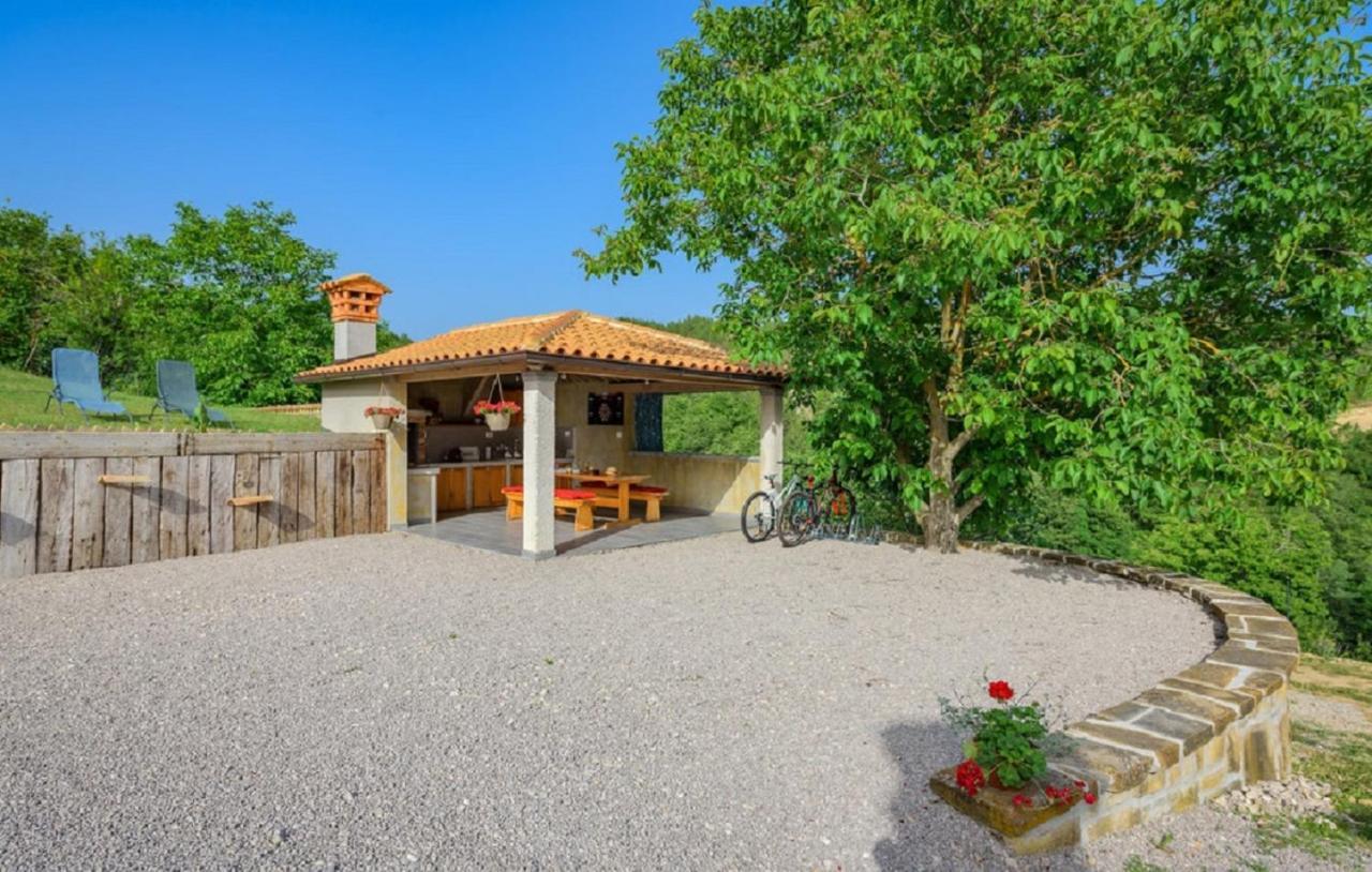 Guesthouse Gospodi Cerovlje Eksteriør billede
